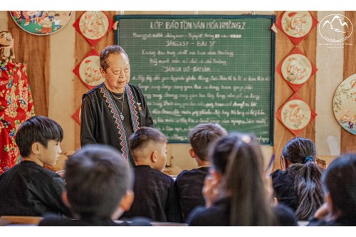 Giàng Seo Gà – Người thầy đặc biệt gìn giữ văn hoá H’Mông giữa lòng bản Cát Cát