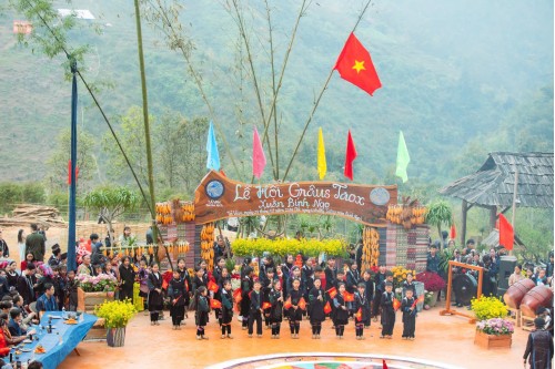 Lào Cai: Rộn ràng hội Gầu Tào đầu xuân ở bản Cát Cát (Sa Pa)