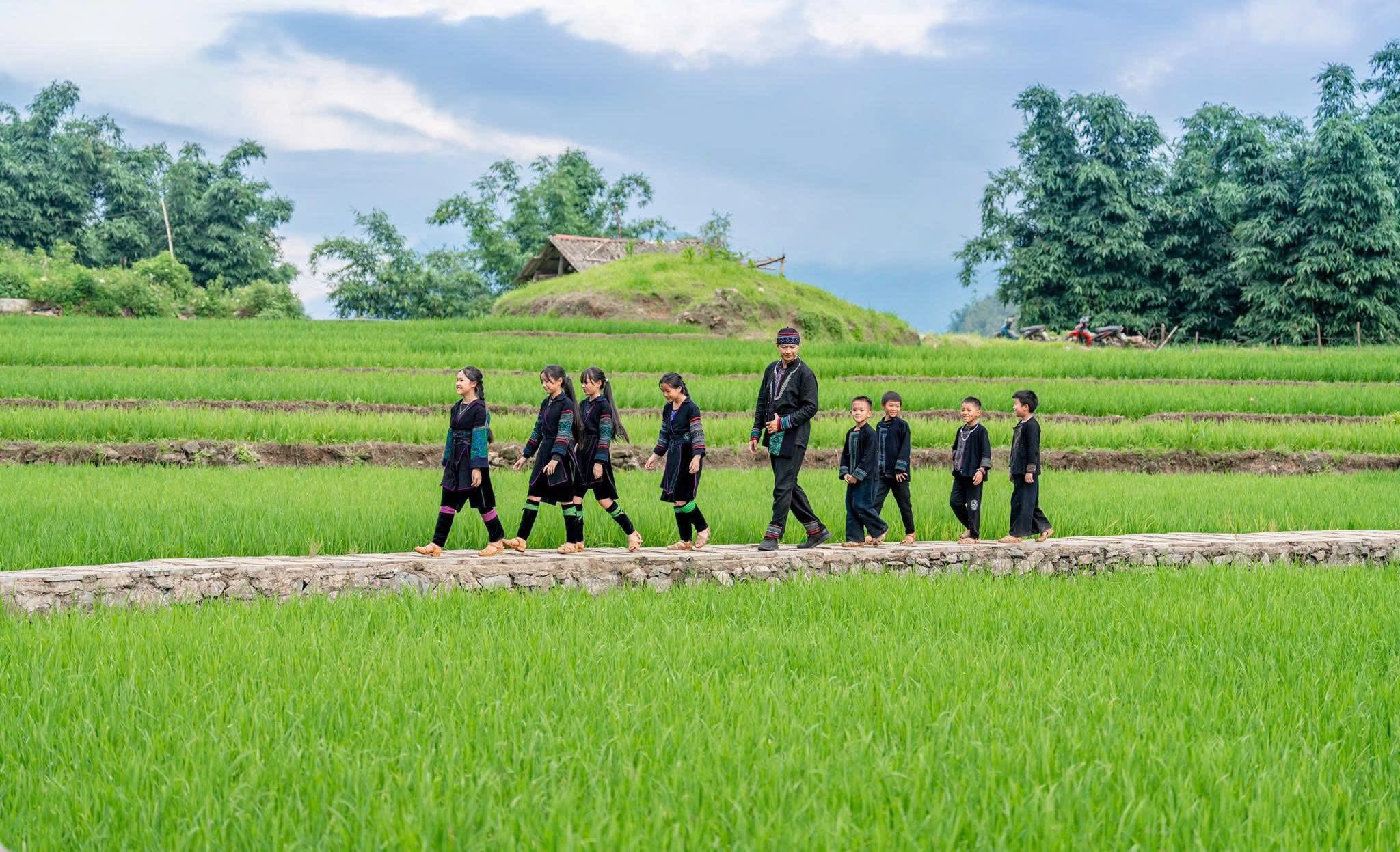 SIÊU MẪU HỒ ĐỨC VĨNH x BẢN CÁT CÁT - CAT CAT VILLAGE, SAPA